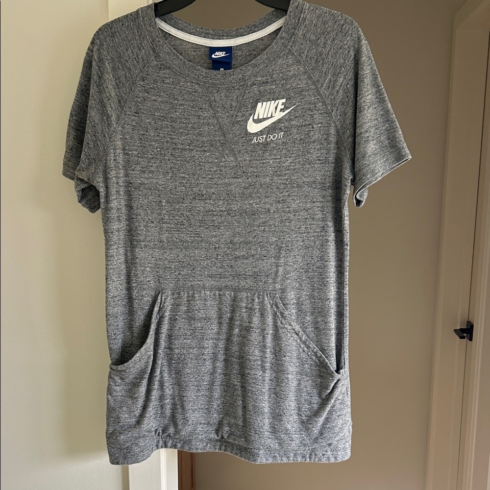 Nike short sleeve tunic. Heather black. Kangaroo pocket. Sz Medium